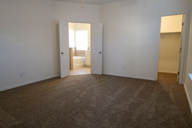 Building Photo - 1208 Golden Summer Pl