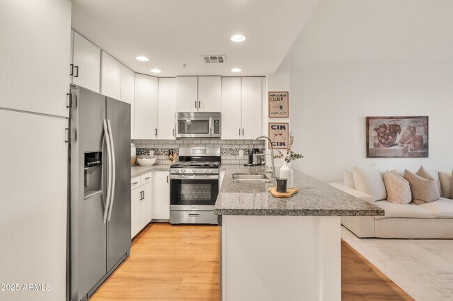 Building Photo - 5450 E Deer Valley Dr