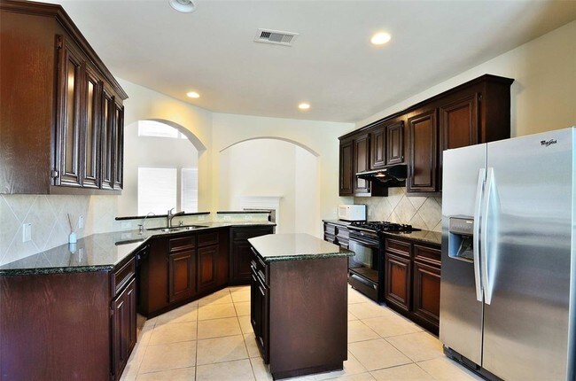 Building Photo - 20919 Field Manor Ln