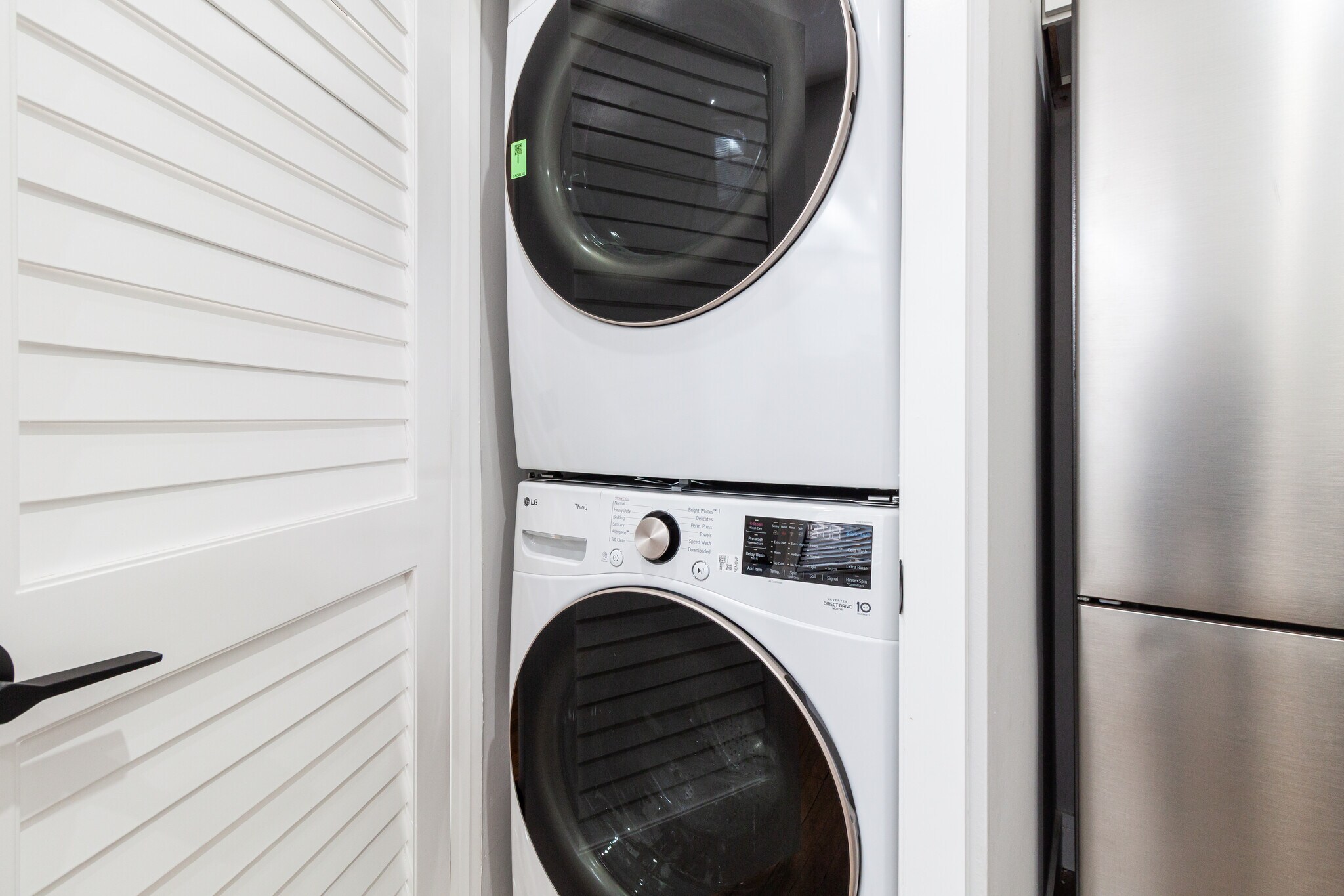 Building Photo - 3830 N Wilton Ave