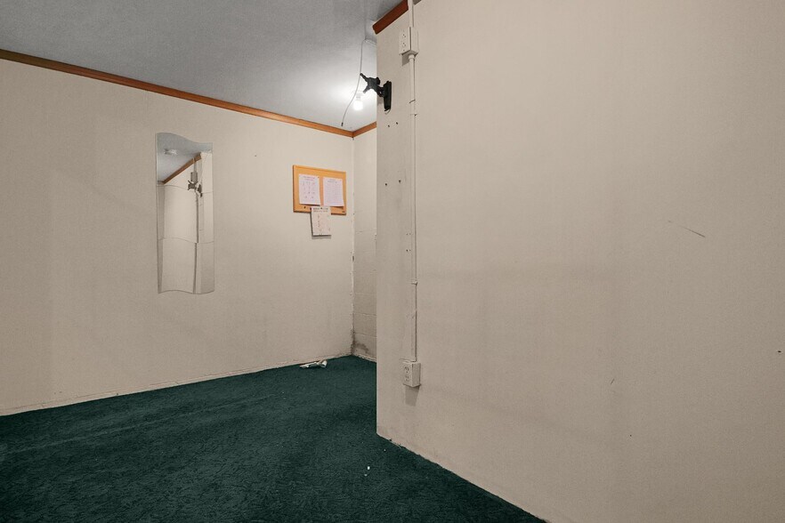 Building Photo - 321 Amber Wood Way