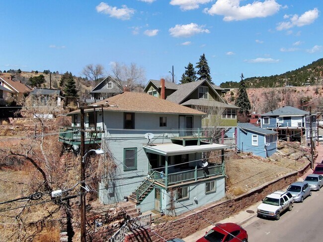 Building Photo - 505 Cañon Ave