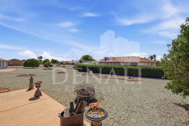 Building Photo - 9807 W Mockingbird Dr