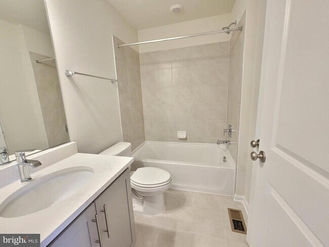 Building Photo - 754 Union St