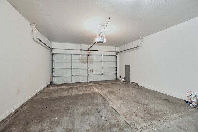 Building Photo - 6937 E Paradise Ln