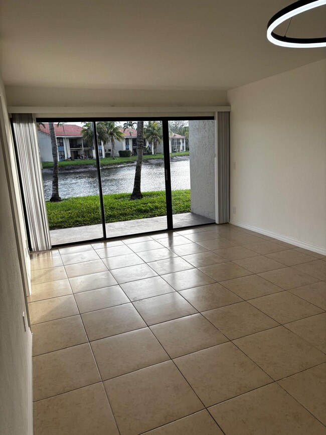Building Photo - 1515 Lake Crystal Dr