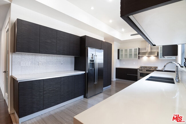 Building Photo - 225 S Hamilton Dr