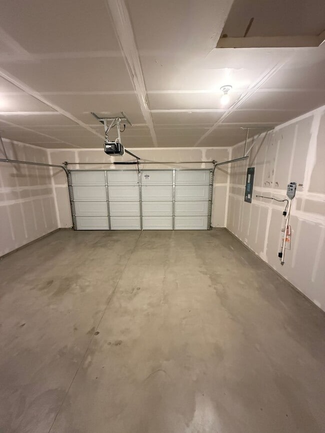 Building Photo - Half Off First Months Rent!- Unfurnished H...