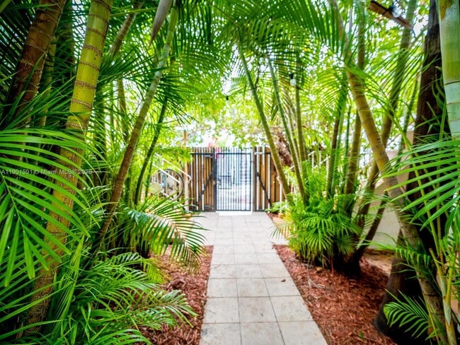 Primary Photo - 1127 Meridian Ave