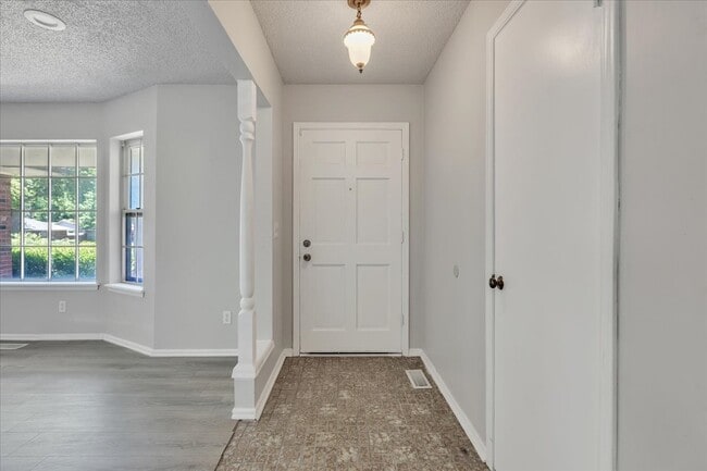 Building Photo - 3600 Sunvalley Dr