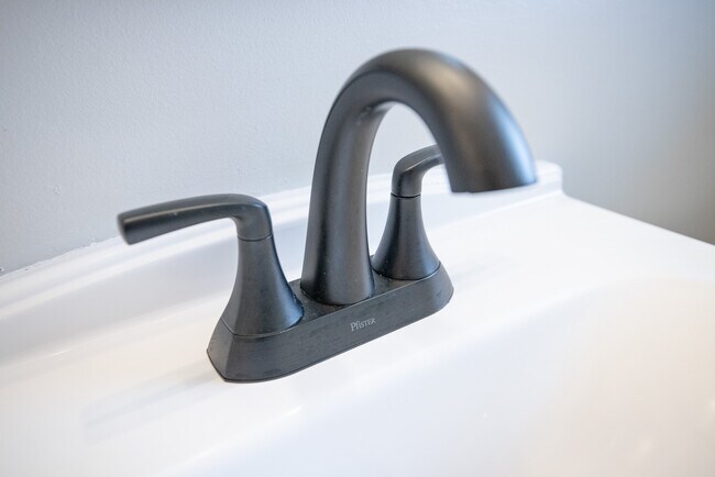 Building Photo - 1210 Mowbray Pl