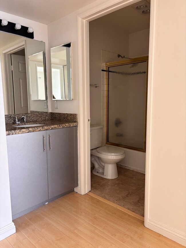 Building Photo - Welcome to 955 Figueroa Terrace.