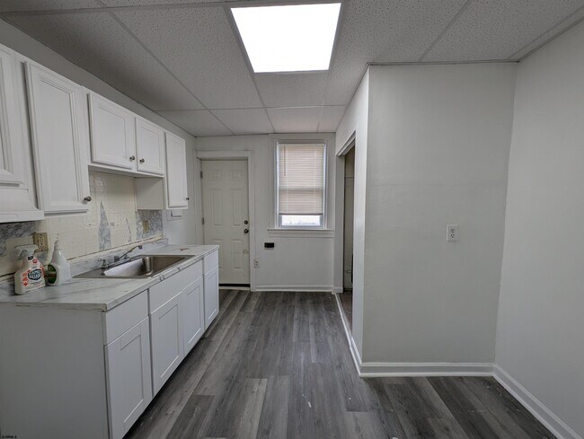 Building Photo - 1056 N Ohio Ave