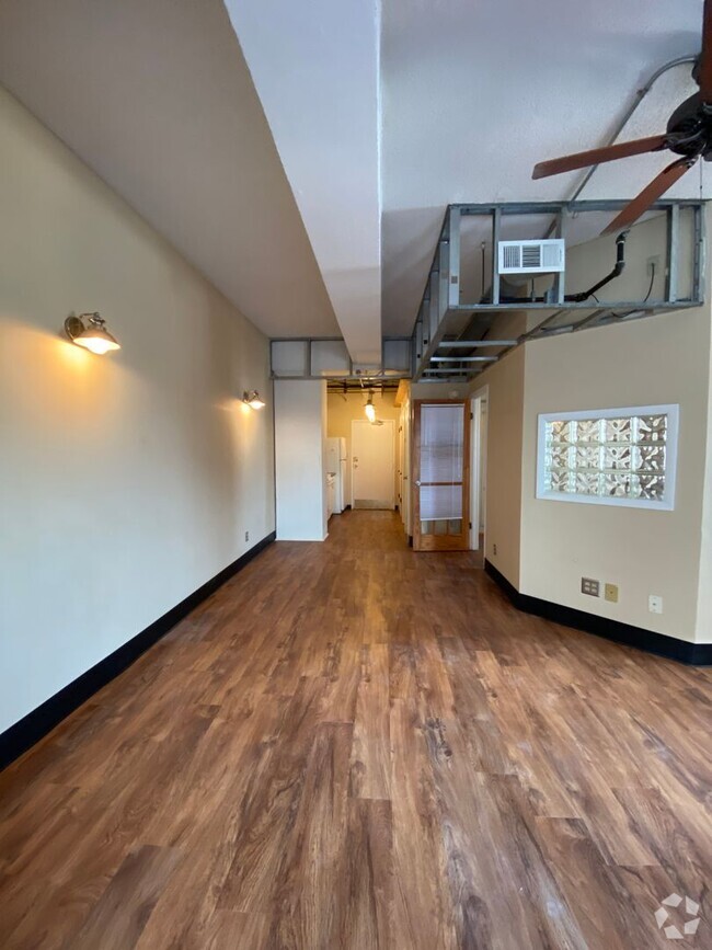 Building Photo - 131 E Broad St