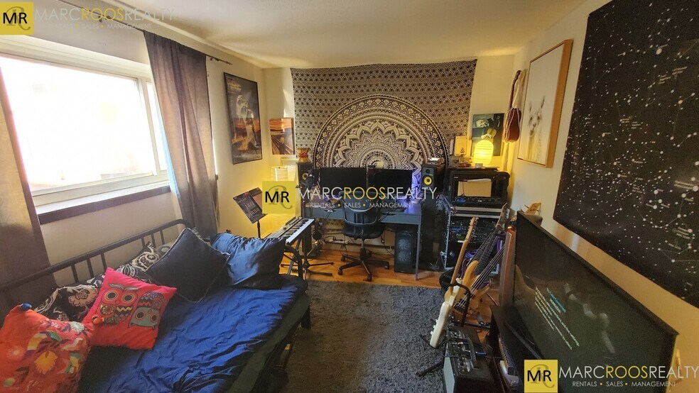 Building Photo - 251 Kelton St