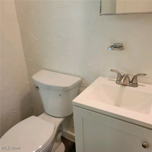 Building Photo - 5466 S Ridge Rd