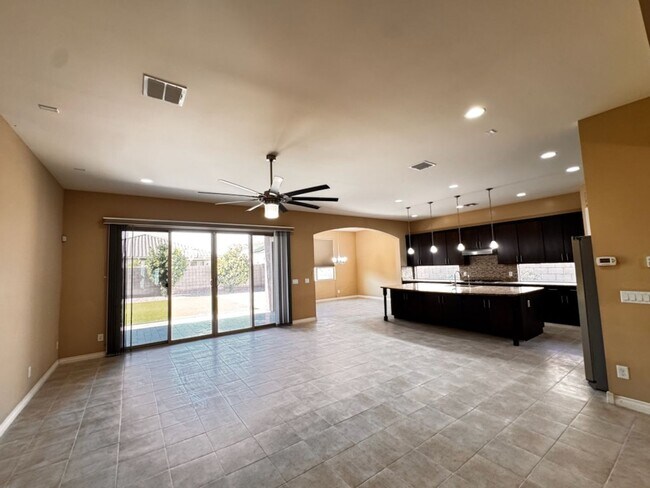 Building Photo - 4 Bedroom + den energy efficient Hamilton High