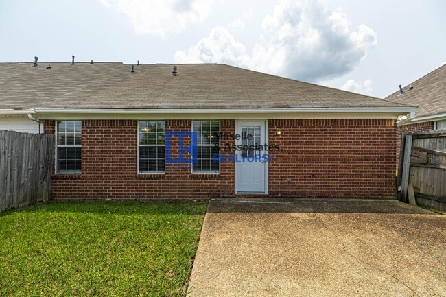Building Photo - 2 Bed 2 Bath Near the Reservoir