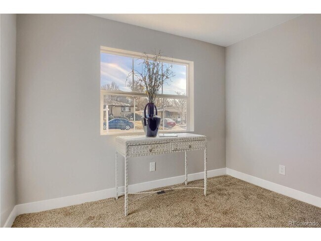 Building Photo - BEAUTIFUL 3bd/2ba Home in Denver, CO! Avai...