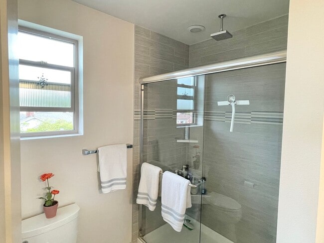 Building Photo - Sophisticated Greenwood Townhome with Views!