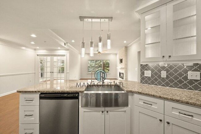 Building Photo - Elegant 2 Bedroom Condo in Buckhead. Gated...