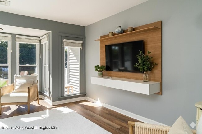 Building Photo - 7 Marina Dr