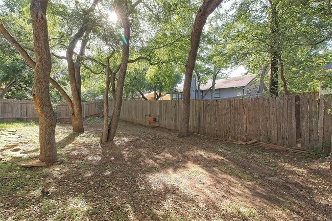Building Photo - 610 Palo Alto Ln