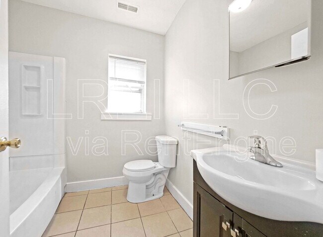 Building Photo - 310 S 28th St