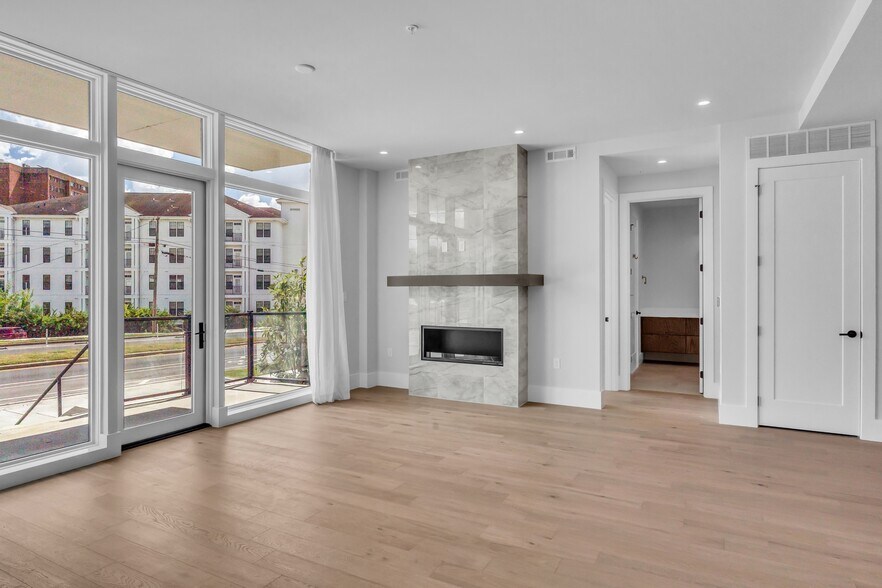 Building Photo - 321 31st Ave N