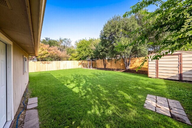 Building Photo - MINUTES FROM LACKLAND, MILES FROM BORING