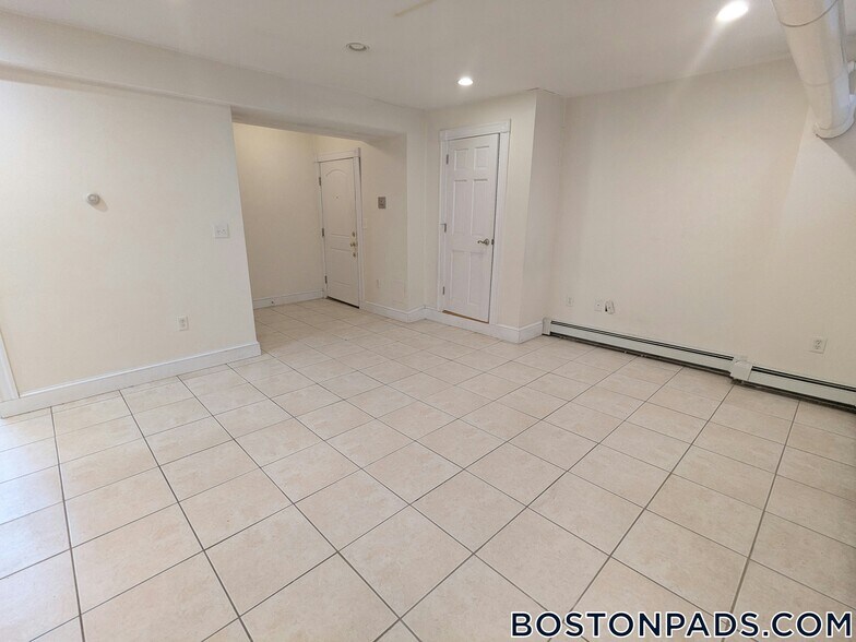 Building Photo - 33 Walbridge St