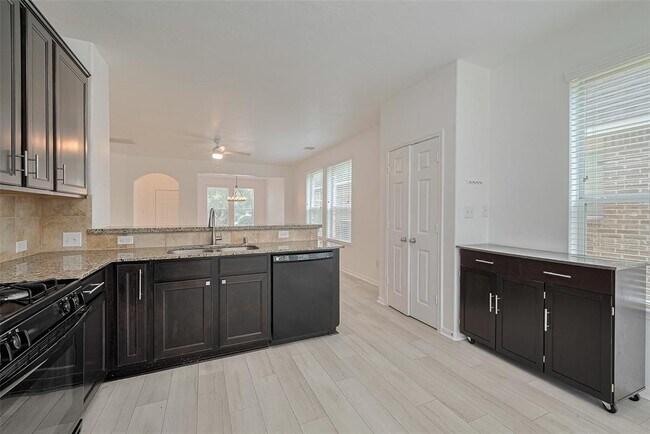 Building Photo - 23611 Plantation Pines Ln