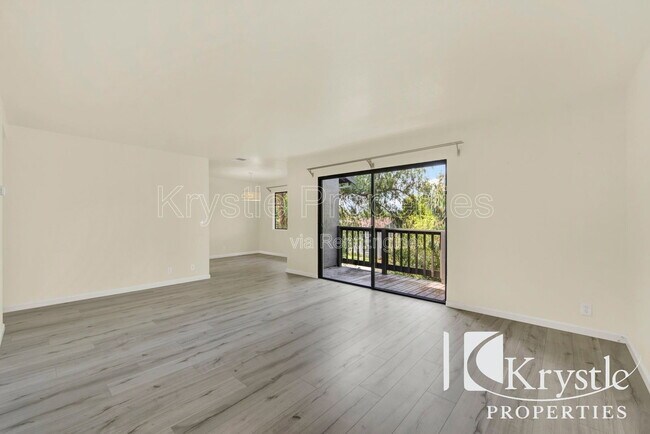 Building Photo - 900 Cambridge Dr