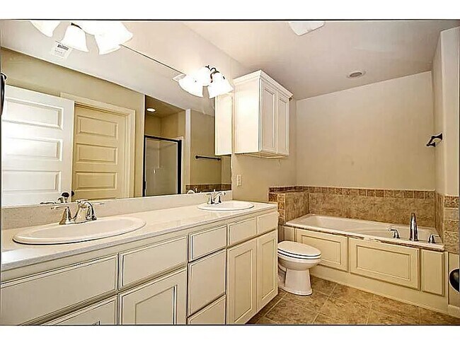 Building Photo - 1040 Messina Way
