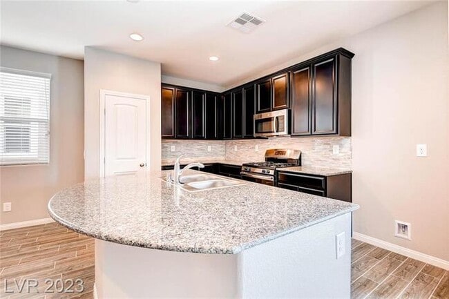 Building Photo - Beautiful 3 Bedroom Home For Rent