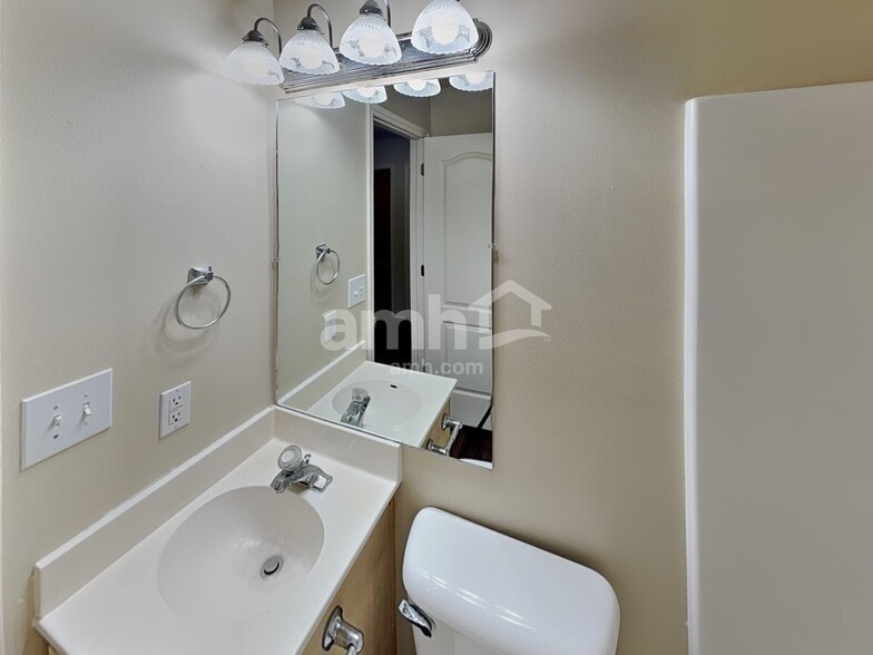 Building Photo - 105 W 1200 S
