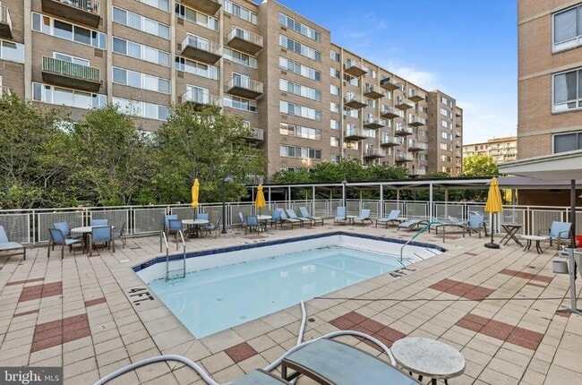 Building Photo - 350 G St SW