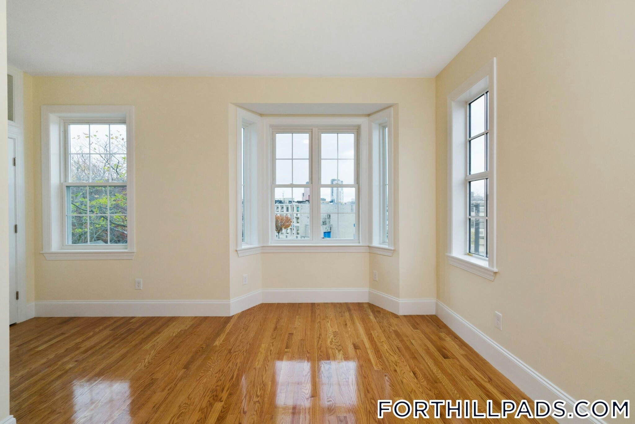 Building Photo - 128 Roxbury St