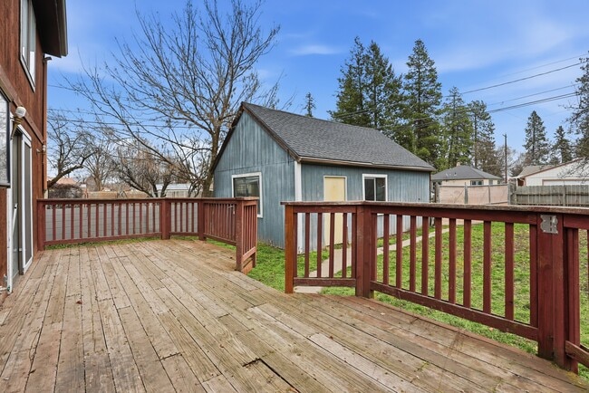 Building Photo - 611 S Ferrall St