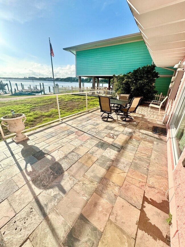 Building Photo - 334 Bluefish Dr