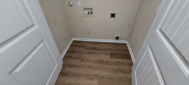 Building Photo - 16210 Stone Ridge Pkwy