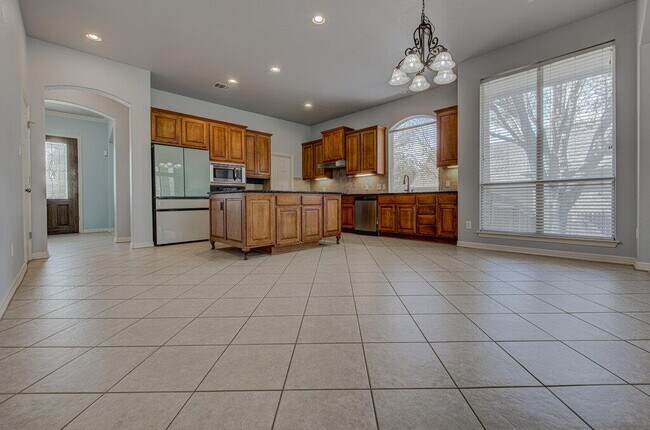 Building Photo - 2785 Lake Forest Dr