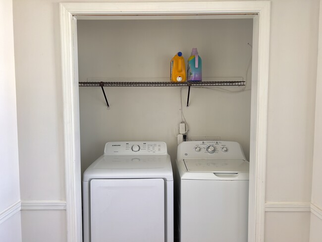 Building Photo - 2502 Wildrose Cir