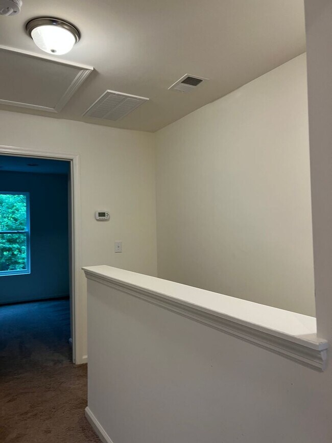 Building Photo - Coming Soon - Lovely 2 Bedroom 2.5 Bath To...