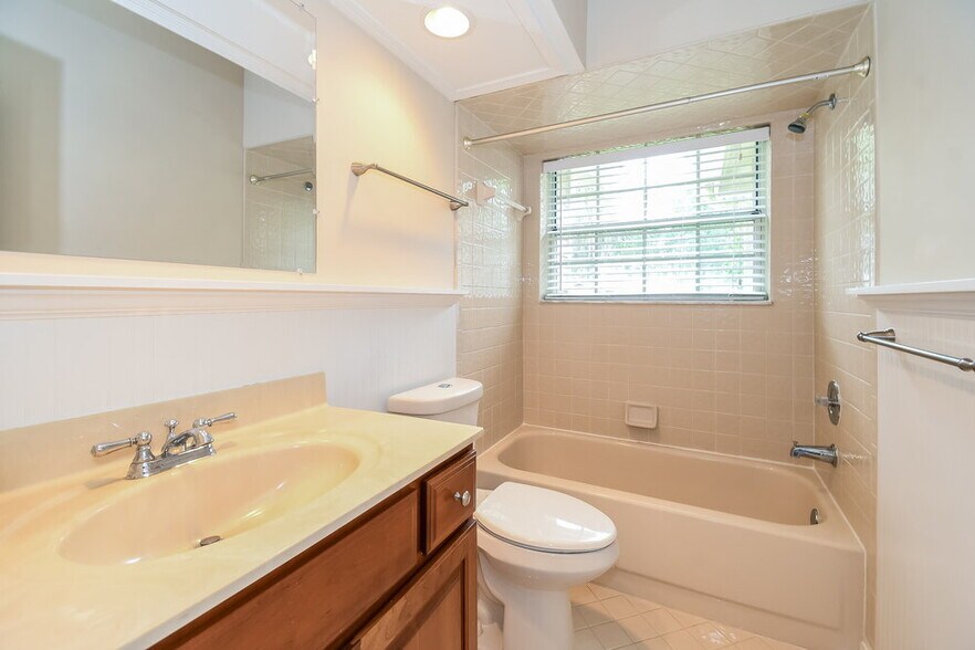 Building Photo - 105 Harbour Island Ct