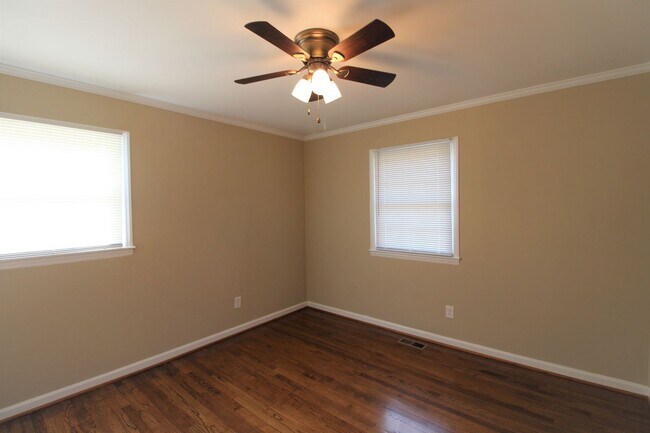 Building Photo - (Coming Soon) Cute 3 bedroom Brick Ranch in Unionville!