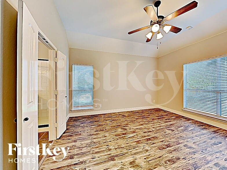 Building Photo - 3001 Wren Ln