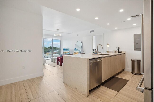 Building Photo - 13800 Highland Dr