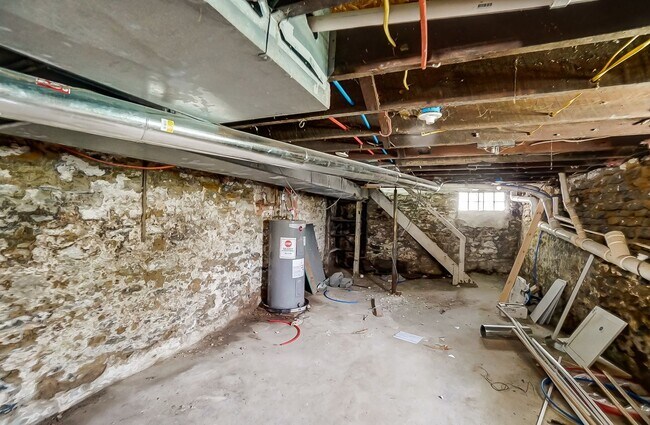 Building Photo - Spacious Four Bedroom in Cincinnati!