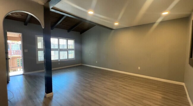 Building Photo - 1000 W MacArthur Blvd